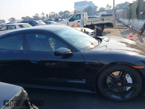 2022 Porsche Taycan z VIN WP0AA2Y10NSA11640, wystawiony jako IAAI lot #41215410 z przebiegiem 25 749 mil mil oraz . Historia ofert i sprzedaży dostępna na DreamBid. Obrazek 13.