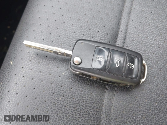 2014 Volkswagen Passat SE с VIN 1VWBN7A39EC085032, выставлен на аукционе IAAI как лот 41931302 с пробегом 193 425 миль миль и . История ставок и продаж доступна на DreamBid. Изображение 11.