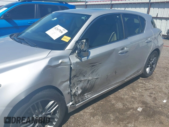 2012 Lexus CT 200h z VIN JTHKD5BH4C2095618, wystawiony jako IAAI lot #42167936 z przebiegiem 80 019 mil mil oraz . Historia ofert i sprzedaży dostępna na DreamBid. Obrazek 6.