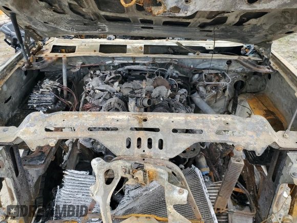 2014 Chevrolet Silverado 3500HD LTZ z VIN 1GC4K1C82EF110023, wystawiony jako Copart lot #42529335 z przebiegiem Nie podano mil oraz Nie do naprawy • Non repairable. Historia ofert i sprzedaży dostępna na DreamBid. Obrazek 13.