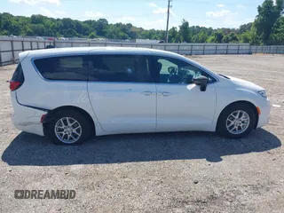 2025 Chrysler Pacifica Select with VIN 2C4RC1BG7SR509591, listed as a IAAI auction lot 42533235 with 19,520 mi miles and . Bid and sale history available at DreamBid. Image 14.