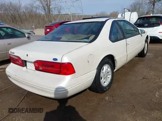 1996 Ford Thunderbird LX z VIN 1FALP6240TH131517, wystawiony jako IAAI lot #41811552 z przebiegiem 87 493 mil mil oraz . Historia ofert i sprzedaży dostępna na DreamBid. Obrazek 4.