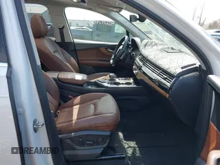 2017 Audi Q7 Premium Plus z VIN WA1LAAF74HD043775, wystawiony jako IAAI lot #42013115 z przebiegiem 68 519 mil mil oraz . Historia ofert i sprzedaży dostępna na DreamBid. Obrazek 5.