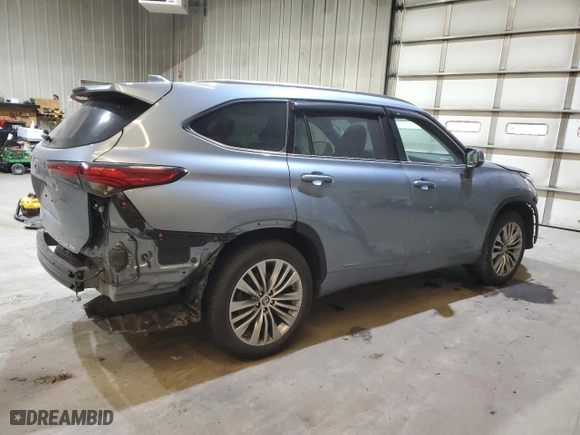 2022 Toyota Highlander Platinum with VIN 5TDFZRBH3NS219756, listed as a Copart auction lot 87193104 with 35,501 mi miles and Salvage Title. Bid and sale history available at carsss.com. Image 3.
