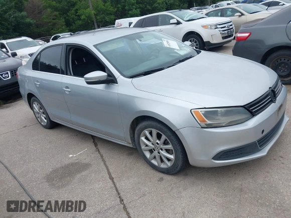 2014 Volkswagen Jetta SE with VIN 3VWD07AJ0EM239714, listed as a IAAI auction lot 42428082 with 124,221 mi miles and . Bid and sale history available at DreamBid. Image 1.