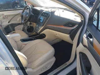2016 Lincoln MKC Reserve with VIN 5LMTJ3DH9GUJ21388, listed as a IAAI auction lot 41248130 with 106,258 mi miles and . Bid and sale history available at DreamBid. Image 5.