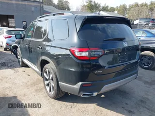 2025 Honda Pilot Elite with VIN 5FNYG1H86SB092041, listed as a IAAI auction lot 41740996 with 1,475 mi miles. Bid and sale history available at carsss.com. Image 3.