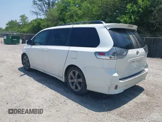 2012 Toyota Sienna SE z VIN 5TDXK3DC1CS186020, wystawiony jako IAAI lot #42471455 z przebiegiem 215 048 mil mil oraz . Historia ofert i sprzedaży dostępna na DreamBid. Obrazek 3.