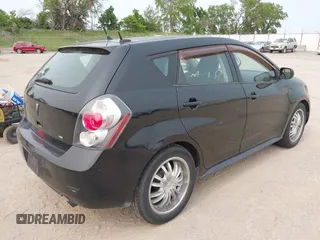 2010 Pontiac Vibe z VIN 5Y2SM6E05AZ403381, wystawiony jako IAAI lot #42402792 z przebiegiem 109 313 mil mil oraz . Historia ofert i sprzedaży dostępna na DreamBid. Obrazek 4.