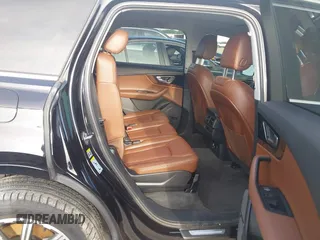 2018 Audi Q7 Premium Plus z VIN WA1LAAF75JD054810, wystawiony jako IAAI lot #42049892 z przebiegiem 43 297 mil mil oraz . Historia ofert i sprzedaży dostępna na DreamBid. Obrazek 8.