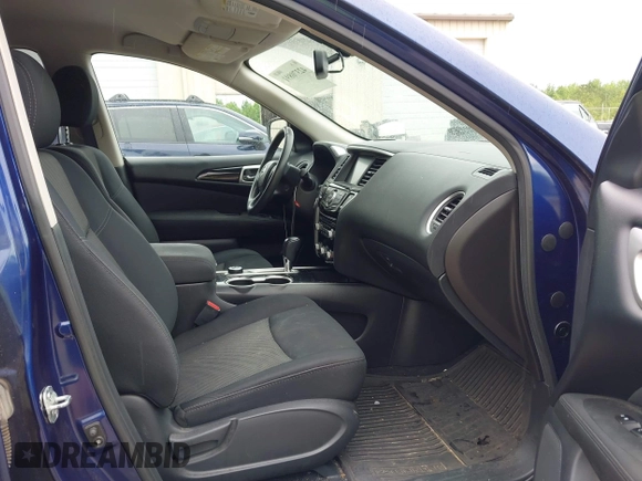 2017 Nissan Pathfinder SV z VIN 5N1DR2MMXHC613443, wystawiony jako IAAI lot #42370891 z przebiegiem 135 460 mil mil oraz . Historia ofert i sprzedaży dostępna na DreamBid. Obrazek 5.