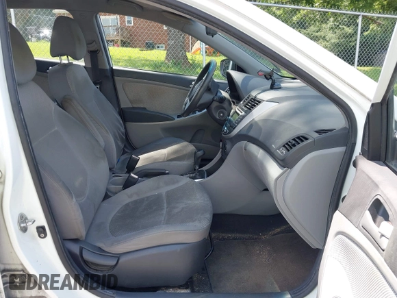 2012 Hyundai Accent GS z VIN KMHCT5AE4CU016044, wystawiony jako IAAI lot #42803906 z przebiegiem 168 824 mil mil oraz . Historia ofert i sprzedaży dostępna na DreamBid. Obrazek 5.