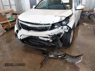 2014 Kia Sorento LX with VIN 5XYKT4A67EG433472, listed as a IAAI auction lot 41276576 with 177,014 mi miles. Bid and sale history available at carsss.com. Image 6.