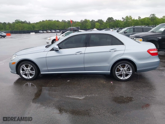 2013 Mercedes-Benz E-Class E 350 Luxury with VIN WDDHF8JB9DA663167, listed as a IAAI auction lot 41985122 with 131,025 mi miles. Bid and sale history available at carsss.com. Image 14.