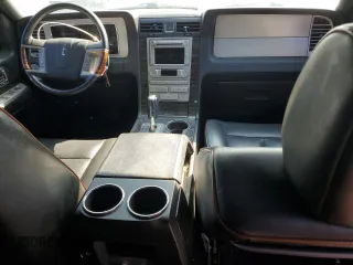 2008 Lincoln Navigator with VIN 5LMFL28518LJ12242, listed as a Copart auction lot 61677745 with 219,606 mi miles and Clean title. Bid and sale history available at DreamBid. Image 9.