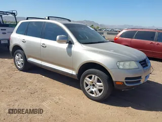 2004 Volkswagen Touareg z VIN WVGCM77L64D076276, wystawiony jako IAAI lot #42149861 z przebiegiem 144 182 mil mil oraz . Historia ofert i sprzedaży dostępna na DreamBid. Obrazek 1.