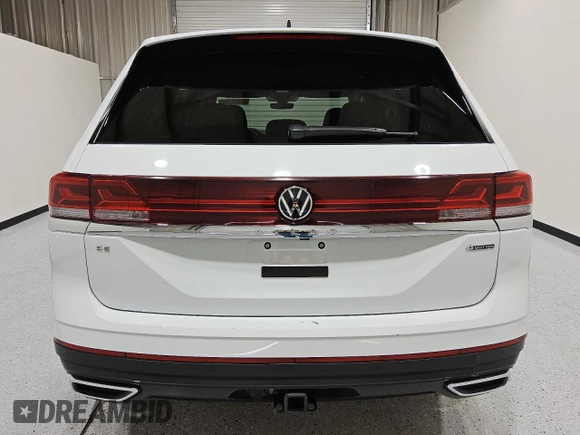 2024 Volkswagen Atlas SE with VIN 1V2HR2CA1RC546860, listed as a Copart auction lot 55703805 with 33,296 mi miles and Clean title. Bid and sale history available at DreamBid. Image 6.
