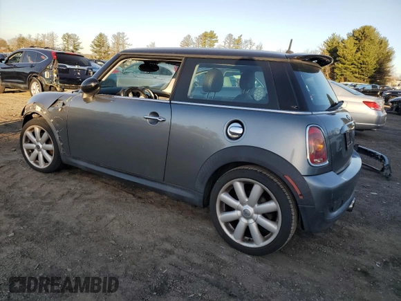 2007 MINI Hardtop S with VIN WMWMF73567TT83724, listed as a Copart auction lot 55041895 with Not provided miles and Non repairable. Bid and sale history available at DreamBid. Image 2.