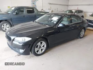 2011 BMW 5 Series 528i with VIN WBAFR1C50BC736884, listed as a IAAI auction lot 41834787 with 284,117 mi miles and . Bid and sale history available at carsss.com. Image 2.