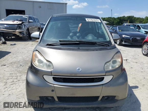 2009 Smart fortwo Pure z VIN WMEEJ31X79K268191, wystawiony jako Copart lot #61767475 z przebiegiem 221 317 mil mil oraz Czysty tytuł • Clean title. Historia ofert i sprzedaży dostępna na DreamBid. Obrazek 5.