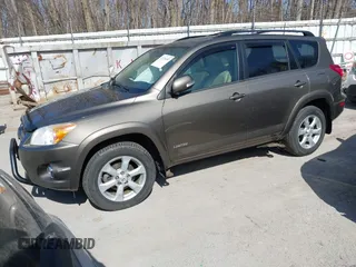 2012 Toyota RAV4 Limited z VIN 2T3DK4DV2CW090082, wystawiony jako IAAI lot #41776157 z przebiegiem 166 327 mil mil oraz . Historia ofert i sprzedaży dostępna na DreamBid. Obrazek 17.