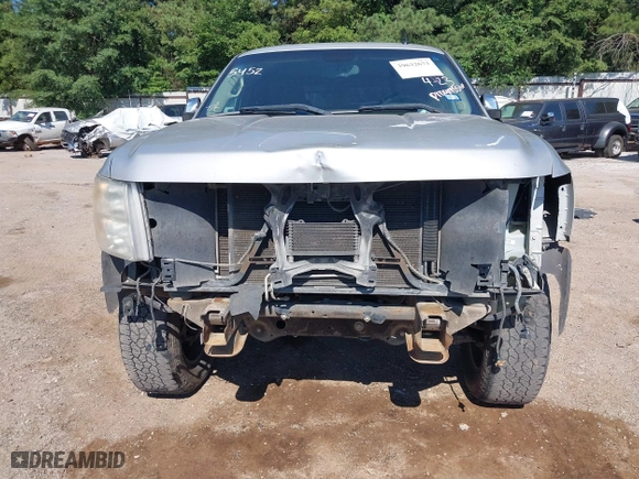 2010 Chevrolet Silverado 1500 LT with VIN 1GCSKSE35AZ298883, listed as a IAAI auction lot 39632673 with 165,950 mi miles. Bid and sale history available at carsss.com. Image 6.