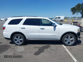 2013 Dodge Durango Citadel z VIN 1C4RDHEG9DC674734, wystawiony jako IAAI lot #42298801 z przebiegiem 138 002 mil mil oraz . Historia ofert i sprzedaży dostępna na DreamBid. Obrazek 13.