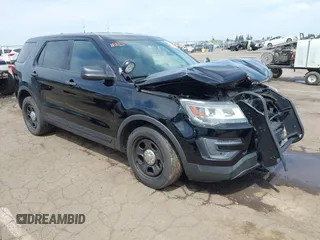 2016 Ford Utility Police Interceptor with VIN 1FM5K8AR8GGB36191, listed as a IAAI auction lot 42046563 with 102,912 mi miles. Bid and sale history available at carsss.com. Image 1.