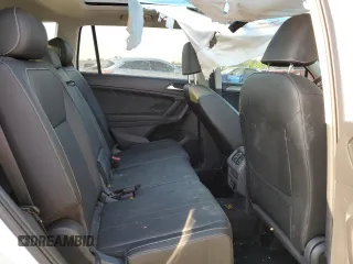 2024 Volkswagen Tiguan SE z VIN 3VVNB7AX8RM013904, wystawiony jako Copart lot #53521455 z przebiegiem 13 477 mil mil oraz Szkoda całkowita • Salvage title. Historia ofert i sprzedaży dostępna na DreamBid. Obrazek 10.