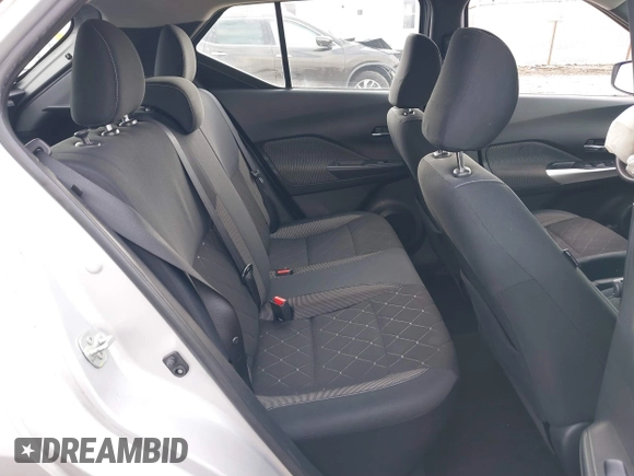 2018 Nissan Kicks S with VIN 3N1CP5CU6JL536379, listed as a IAAI auction lot 41523736 with 110,621 mi miles. Bid and sale history available at carsss.com. Image 8.