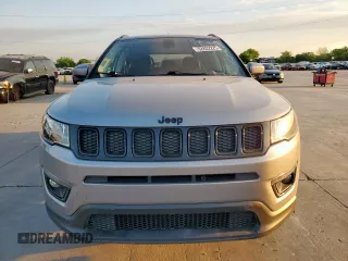 2020 Jeep Compass Altitude z VIN 3C4NJCBB7LT118041, wystawiony jako Copart lot #52822225 z przebiegiem 76 700 mil mil oraz Szkody całkowita. Historia ofert i sprzedaży dostępna na DreamBid. Obrazek 5.