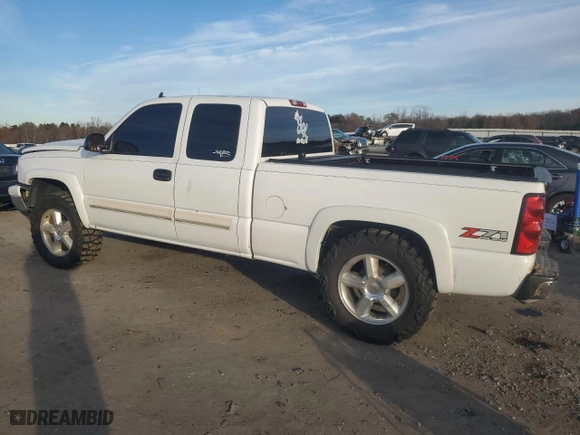 2006 Chevrolet Silverado 1500 LT2 with VIN 1GCEK19B36Z233272, listed as a Copart auction lot 82434244 with 182,974 mi miles and Salvage Title. Bid and sale history available at carsss.com. Image 2.