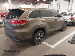 2018 Toyota Highlander LE with VIN 5TDBZRFH7JS492041, listed as a IAAI auction lot 41642278 with 90,019 mi miles and . Bid and sale history available at DreamBid. Image 4.