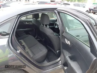 2020 Kia Forte LXS z VIN 3KPF24AD6LE231168, wystawiony jako IAAI lot #42076355 z przebiegiem 45 981 mil mil oraz . Historia ofert i sprzedaży dostępna na DreamBid. Obrazek 8.