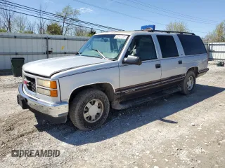 1997 GMC Suburban z VIN 1GKEC16R8VJ746789, wystawiony jako Copart lot #52047735 z przebiegiem 208 732 mil mil oraz Szkoda całkowita • Salvage title. Historia ofert i sprzedaży dostępna na DreamBid. Obrazek 1.