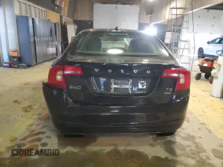 2015 Volvo S60 T5 Premier z VIN YV1612TK3F2356840, wystawiony jako Copart lot #88741865 z przebiegiem 174 030 mil mil oraz Czysty tytuł • Clean title. Historia ofert i sprzedaży dostępna na DreamBid. Obrazek 6.