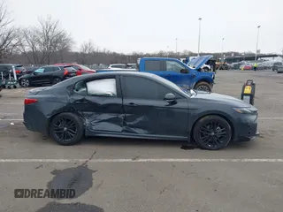 2025 Toyota Camry LE z VIN 4T1DBADK8SU009193, wystawiony jako IAAI lot #41558090 z przebiegiem 8 226 mil mil oraz . Historia ofert i sprzedaży dostępna na DreamBid. Obrazek 13.