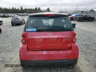 2011 Smart fortwo Pure z VIN WMEEJ3BA5BK487747, wystawiony jako Copart lot #49703445 z przebiegiem 93 489 mil mil oraz Szkoda całkowita • Salvage title. Historia ofert i sprzedaży dostępna na DreamBid. Obrazek 6.