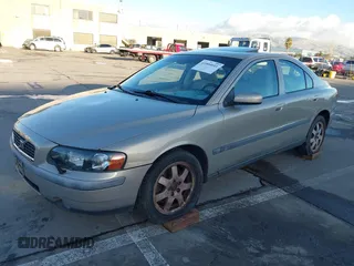 2004 Volvo S60 with VIN YV1RH59H842343519, listed as a IAAI auction lot 41004041 with 197,498 mi miles. Bid and sale history available at carsss.com. Image 17.