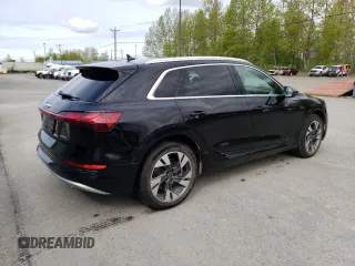 2022 Audi e-tron Premium z VIN WA1AAAGE3NB023710, wystawiony jako Copart lot #57508235 z przebiegiem 23 483 mil mil oraz Tytuł czysty. Historia ofert i sprzedaży dostępna na DreamBid. Obrazek 3.