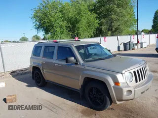 2010 Jeep Patriot Sport z VIN 1J4NF2GB8AD510544, wystawiony jako IAAI lot #42464266 z przebiegiem 162 737 mil mil oraz . Historia ofert i sprzedaży dostępna na DreamBid. Obrazek 1.