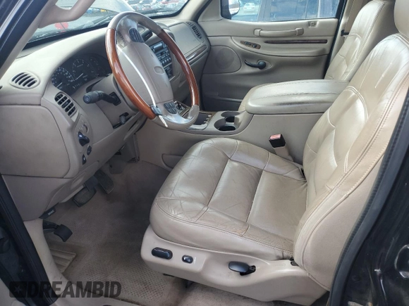 2001 Lincoln Navigator z VIN 5LMFU28R01LJ32925, wystawiony jako Copart lot #83013504 z przebiegiem 132 750 mil mil oraz Szkody całkowita. Historia ofert i sprzedaży dostępna na DreamBid. Obrazek 7.