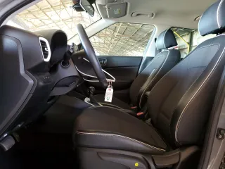 2022 Hyundai Venue SEL with VIN KMHRC8A36NU181204, listed as a Copart auction lot 58923985 with 40,300 mi miles and Salvage title. Bid and sale history available at DreamBid. Image 7.