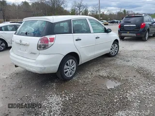 2006 Toyota Matrix STD with VIN 2T1KR32E56C562970, listed as a IAAI auction lot 42055145 with 191,458 mi miles. Bid and sale history available at carsss.com. Image 4.