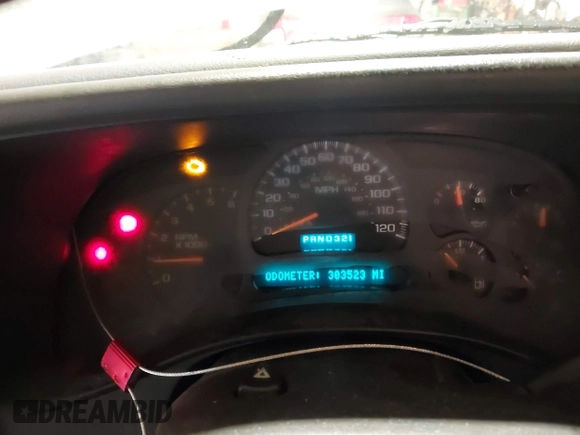 2004 GMC Sierra 1500 SLT with VIN 1GTEK19T34E320179, listed as a IAAI auction lot 41601727 with 303,523 mi miles. Bid and sale history available at carsss.com. Image 7.