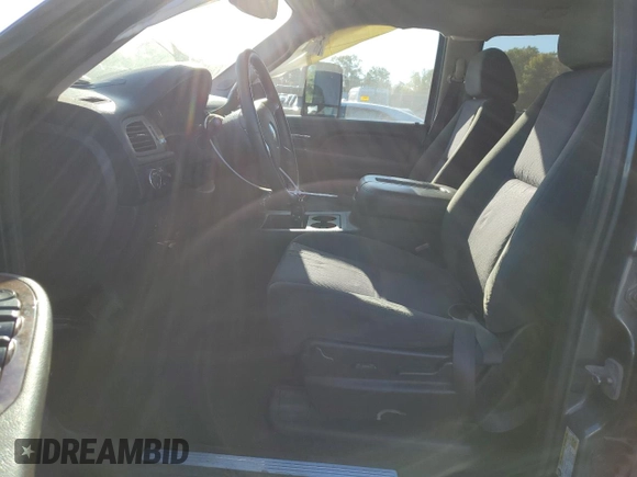 2009 Chevrolet Suburban LT w/1LT with VIN 1GNGC56K39R118135, listed as a Copart auction lot 75713124 with 231,657 mi miles and Salvage Title. Bid and sale history available at carsss.com. Image 7.