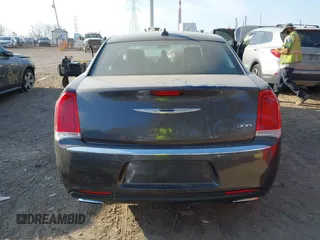 2016 Chrysler 300 Limited with VIN 2C3CCAAG2GH123881, listed as a IAAI auction lot 40713271 with 185,812 mi miles. Bid and sale history available at carsss.com. Image 16.