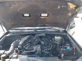 2005 Toyota 4Runner SR5 with VIN JTEZU14R358031340, listed as a IAAI auction lot 40371472 with 204,320 mi miles. Bid and sale history available at carsss.com. Image 10.