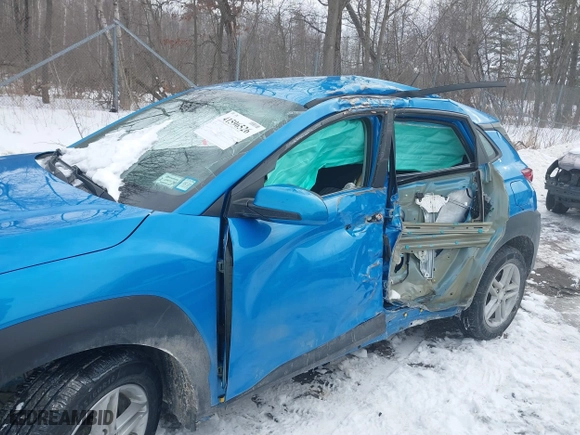 2021 Hyundai Kona SE with VIN KM8K1CAA3MU638297, listed as a IAAI auction lot 41596526 with 63,549 mi miles. Bid and sale history available at carsss.com. Image 6.