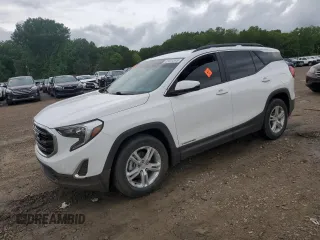 2021 GMC Terrain SLE z VIN 3GKALMEV6ML379266, wystawiony jako Copart lot #55694345 z przebiegiem 64 515 mil mil oraz Szkoda całkowita • Salvage title. Historia ofert i sprzedaży dostępna na DreamBid. Obrazek 1.